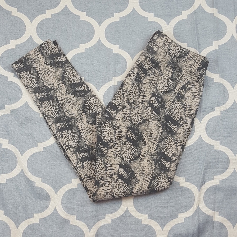 CAbi Diamondback Super Skinny Jeans Snakeskin 958